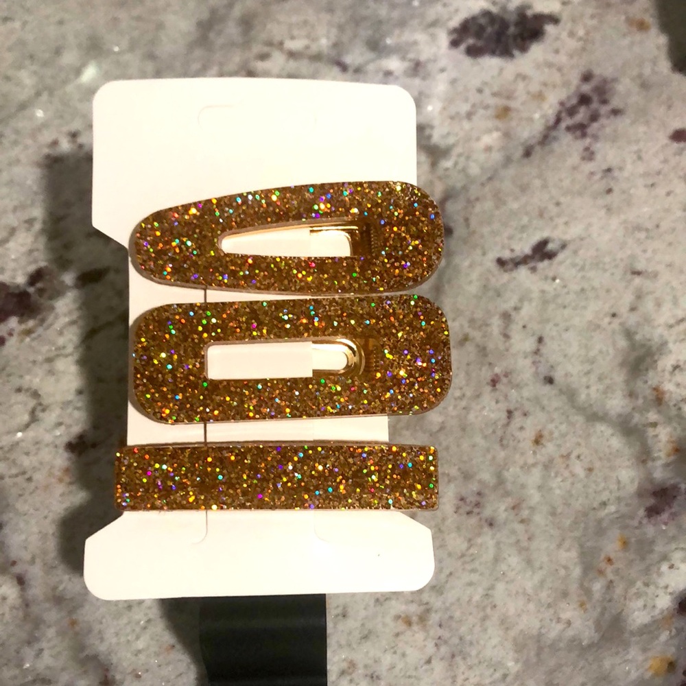 Pack of 3 handmade resin hair clips.